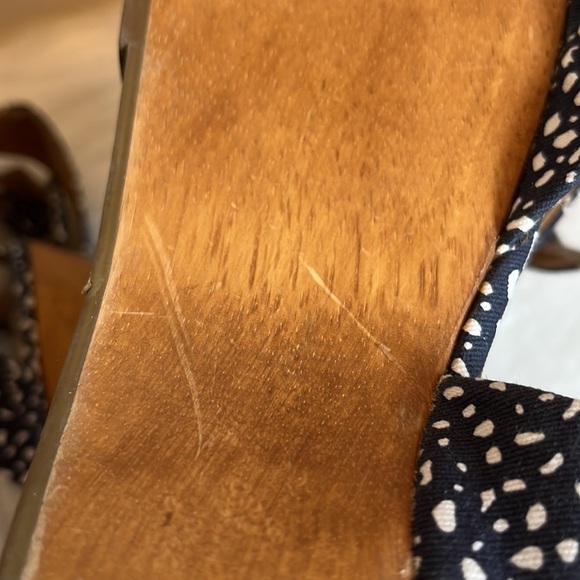 DESIGN Editions for Gap Wood Wedge Sandal - Picture 4 of 16